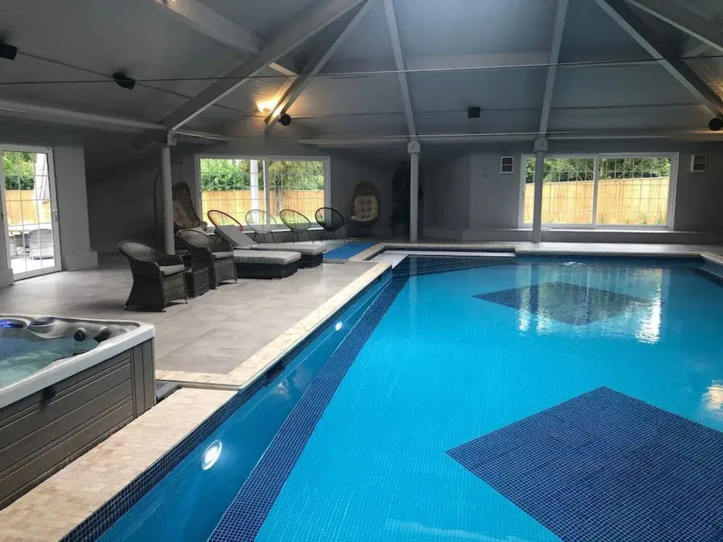 Beautiful Family Home With 42ft Pool & Cinema Room
