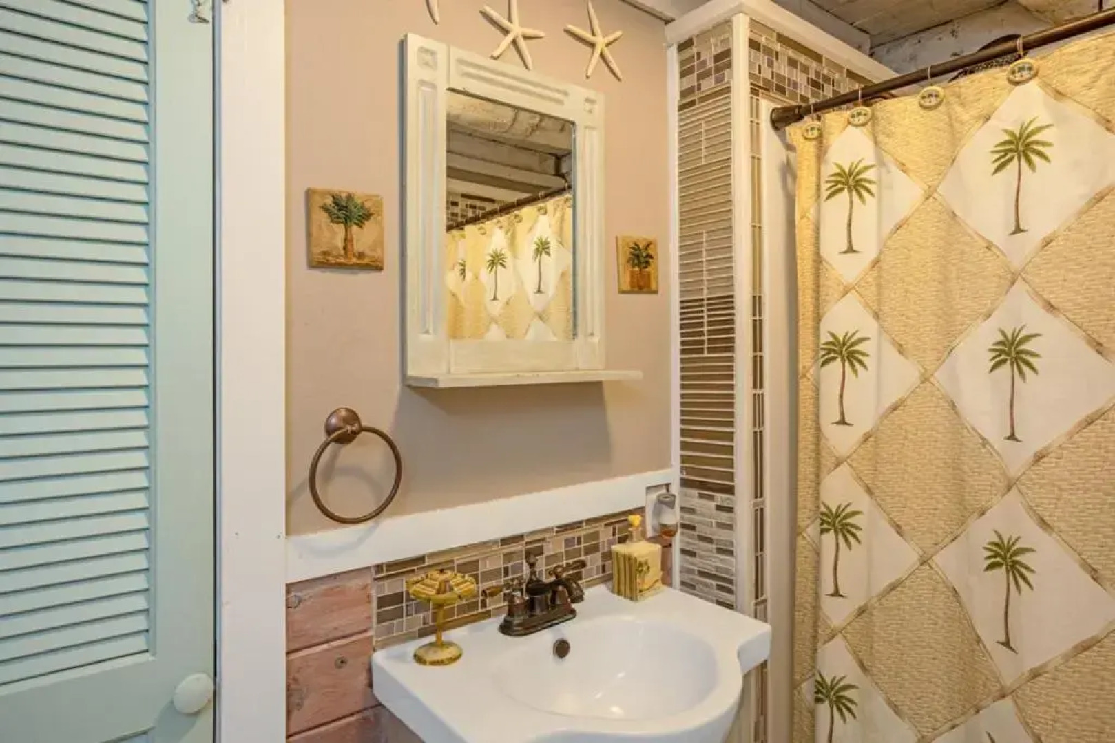 Blue Heaven by Oak Island Accommodations