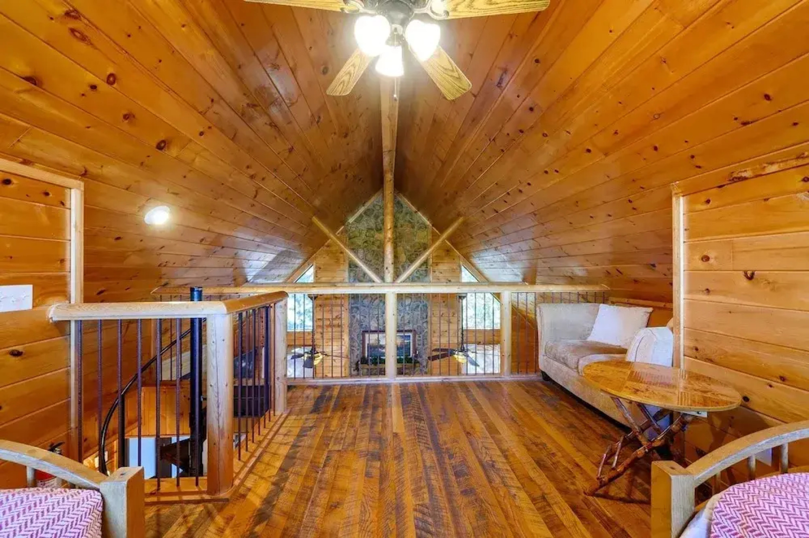Okehi Pine Cabin With Wood Burning Fireplace and Outdoor Hot Tub by Redawning