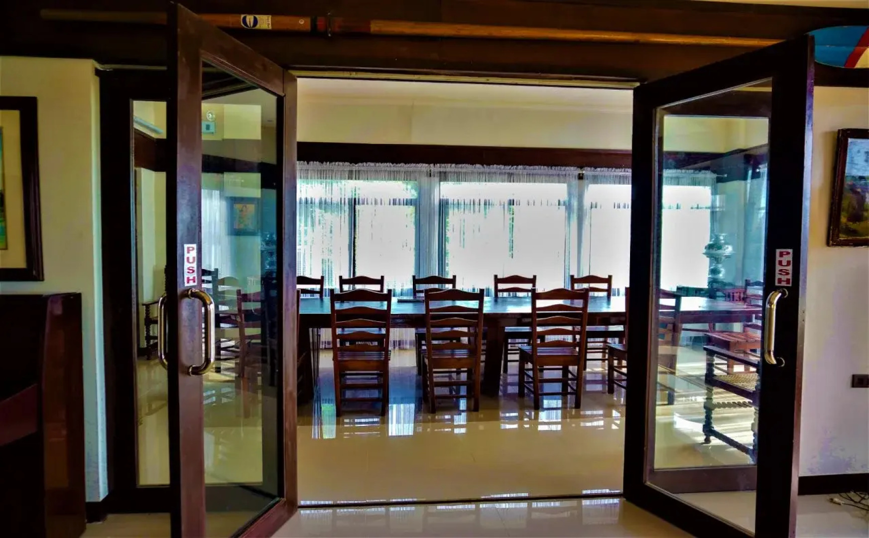 Veranda Suites and Restaurant