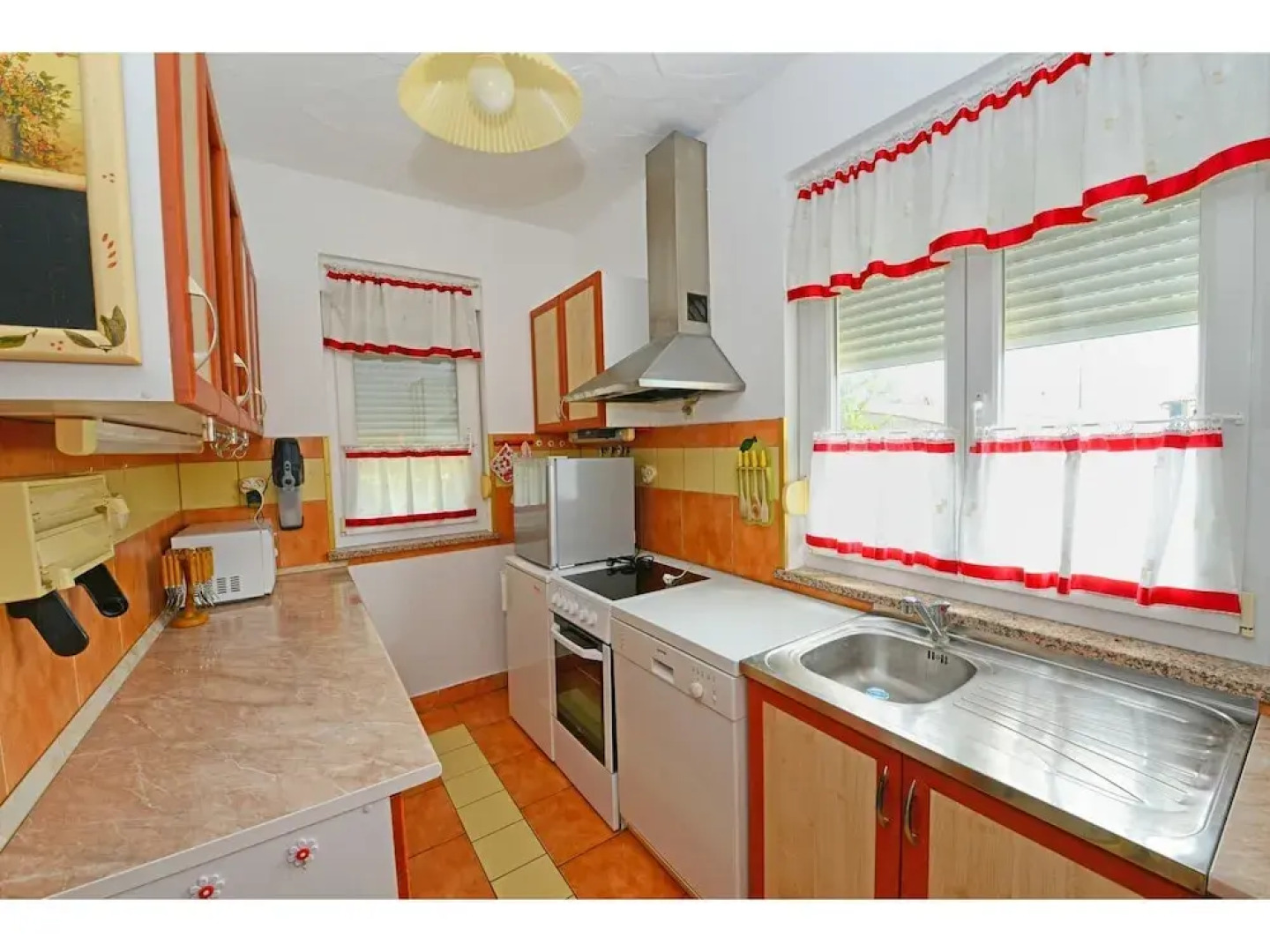 Adorable Holiday Home With Private Pool & Covered Terrace