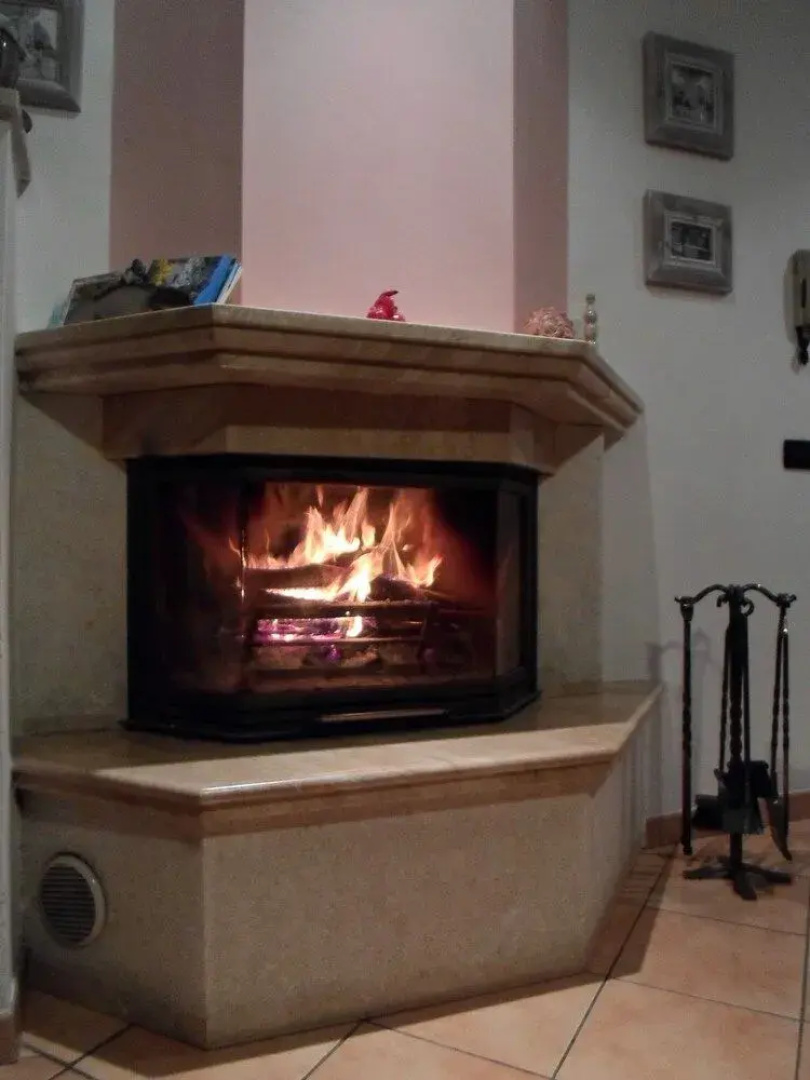 Il Volto Del Lago Rooms and Apartments