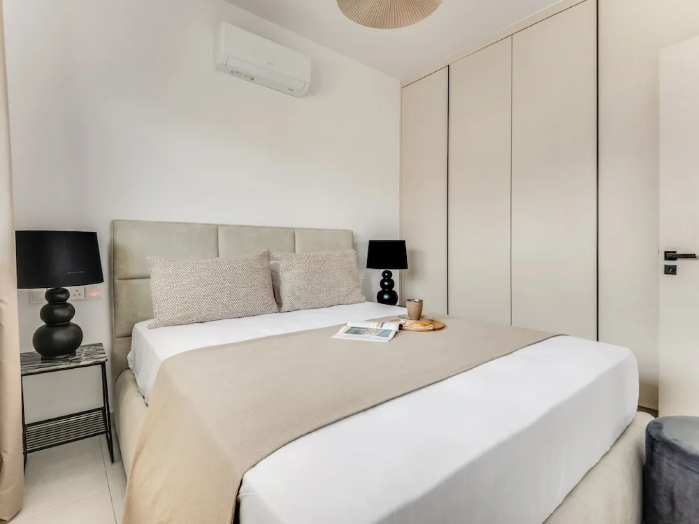 Sanders Only - Delightful 2-bdr Apt With Balcony