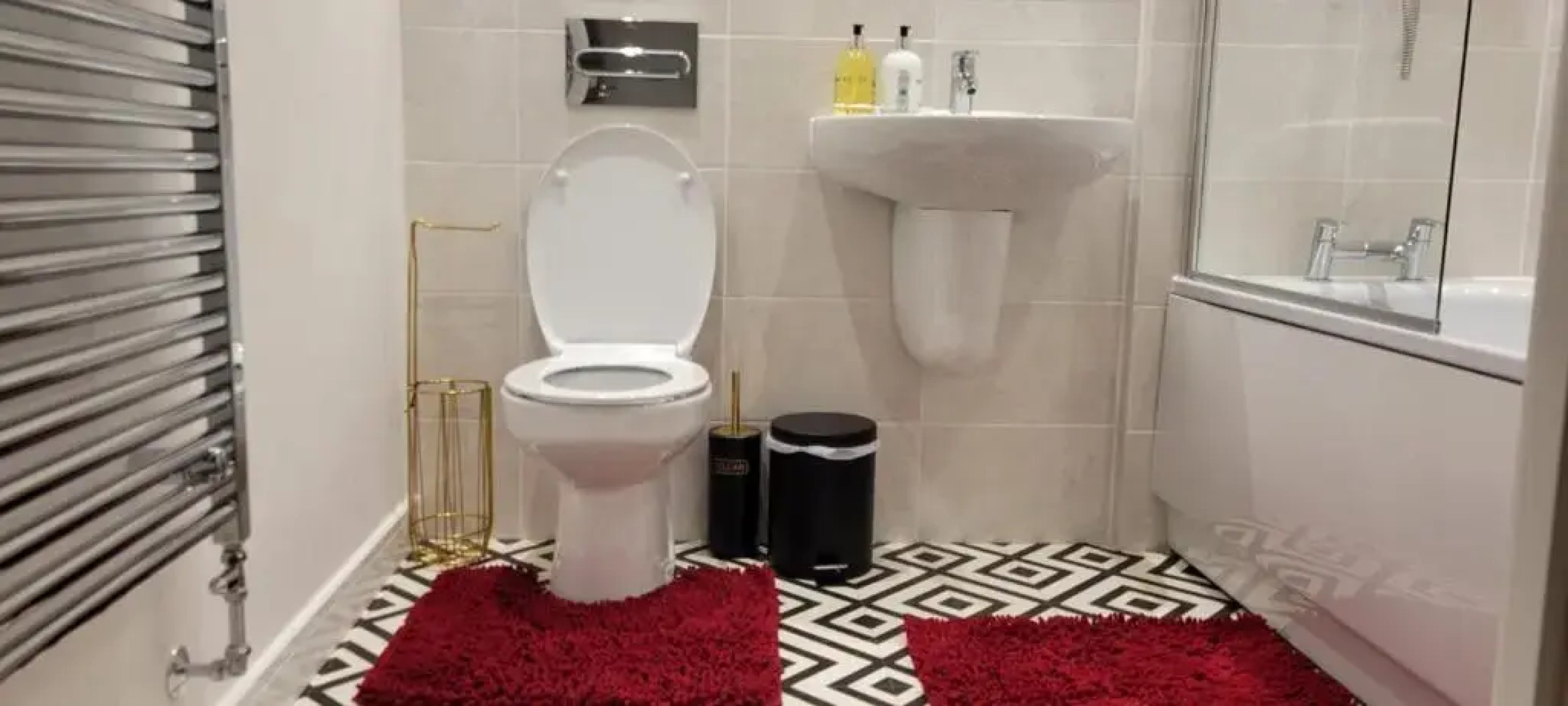 Luxury 2-bed Flat in Lakeside, West Thurrock