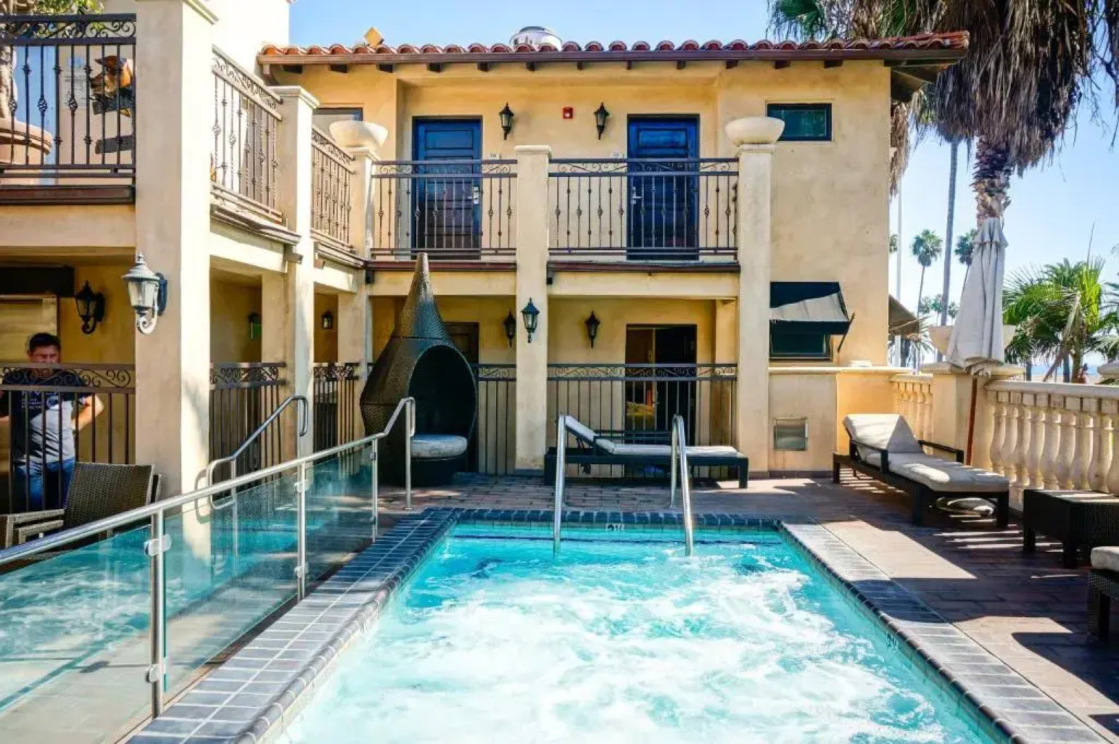 Balboa Inn, On the Beach