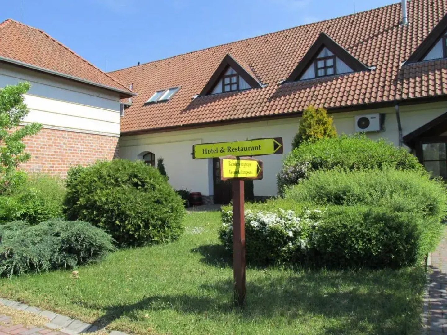 Józsi Bácsi Vendéglője és Szállodája