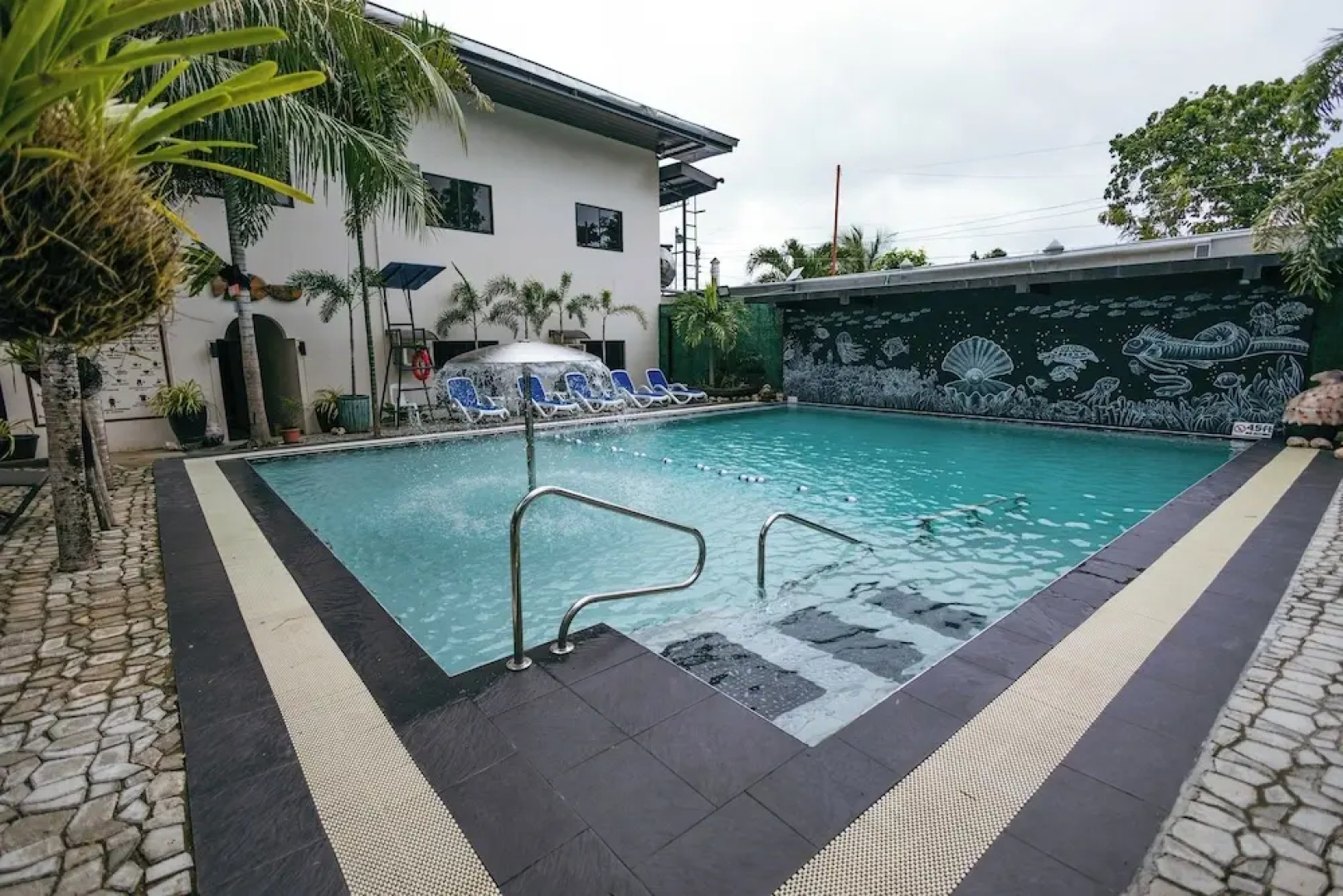 Pescadores Suites Moalboal