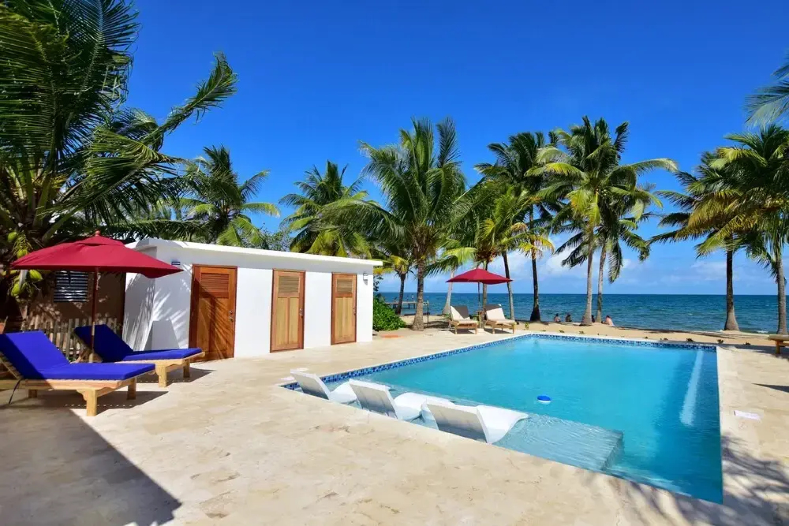 Coconut Row Boutique Hotel