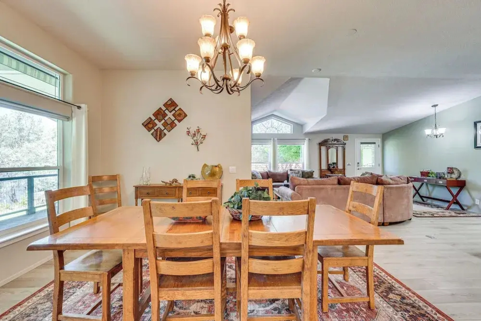 Waterfront Shady Cove Home w/ Fishing Deck!