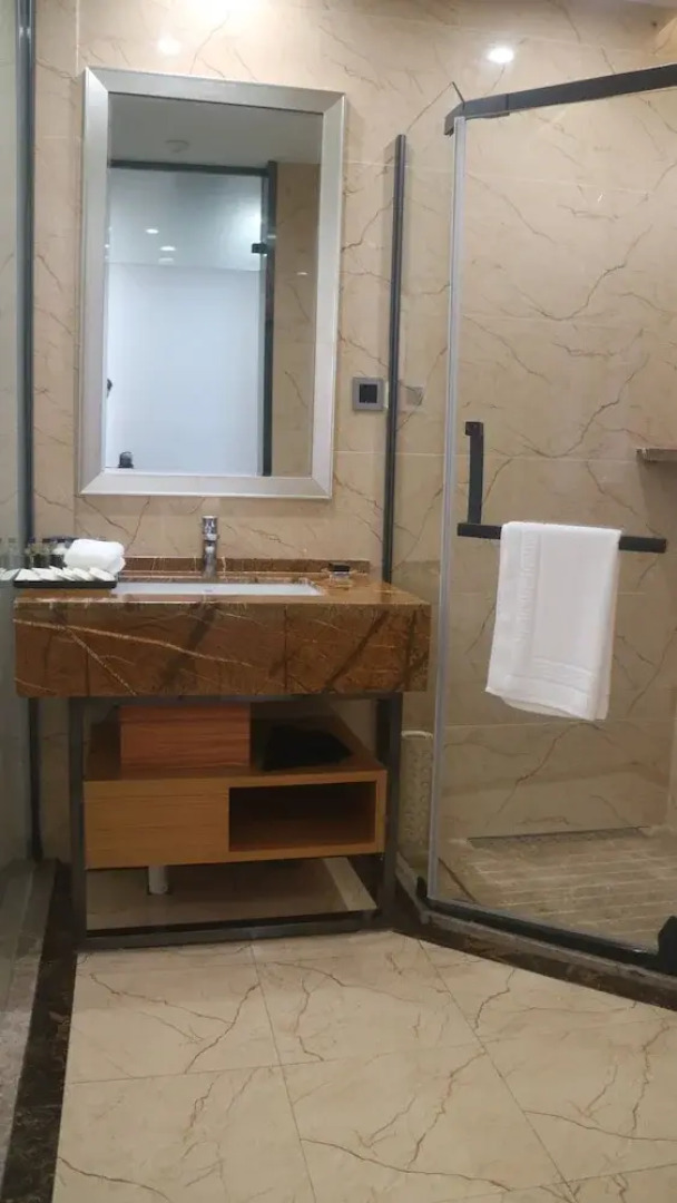 Lushan Xinyuan Hotel