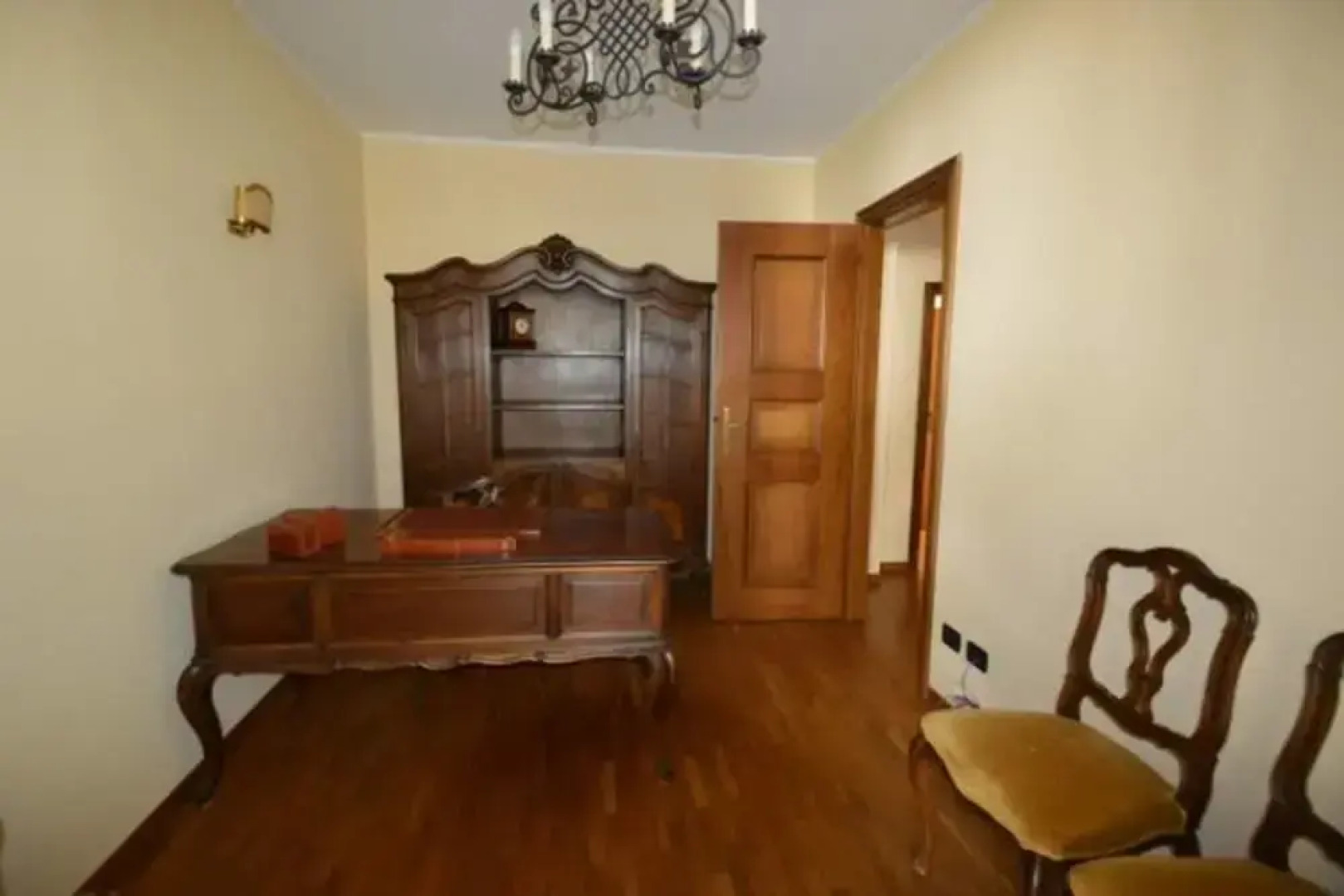 Beautiful Villa, Wifi, Bbq, Private Garden, Short Walk to Lakeside, Beach and Restaurants