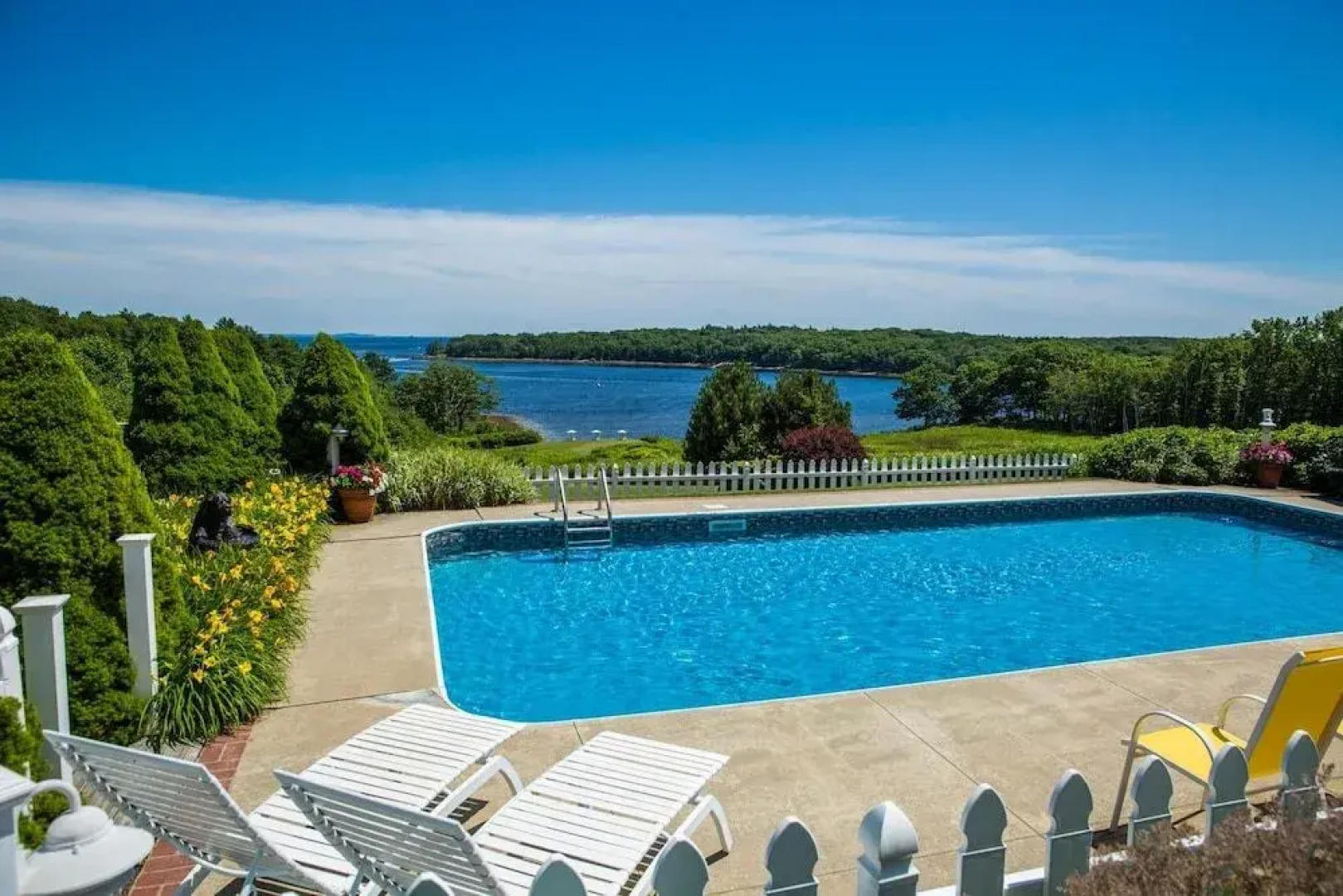 Strawberry Hill Seaside Inn