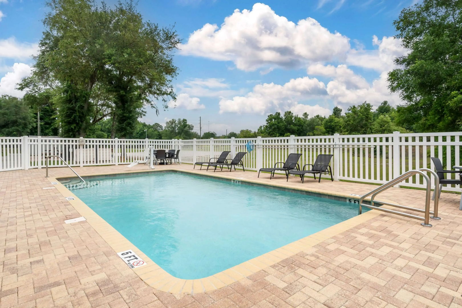 Microtel Inn & Suites by Wyndham Brooksville