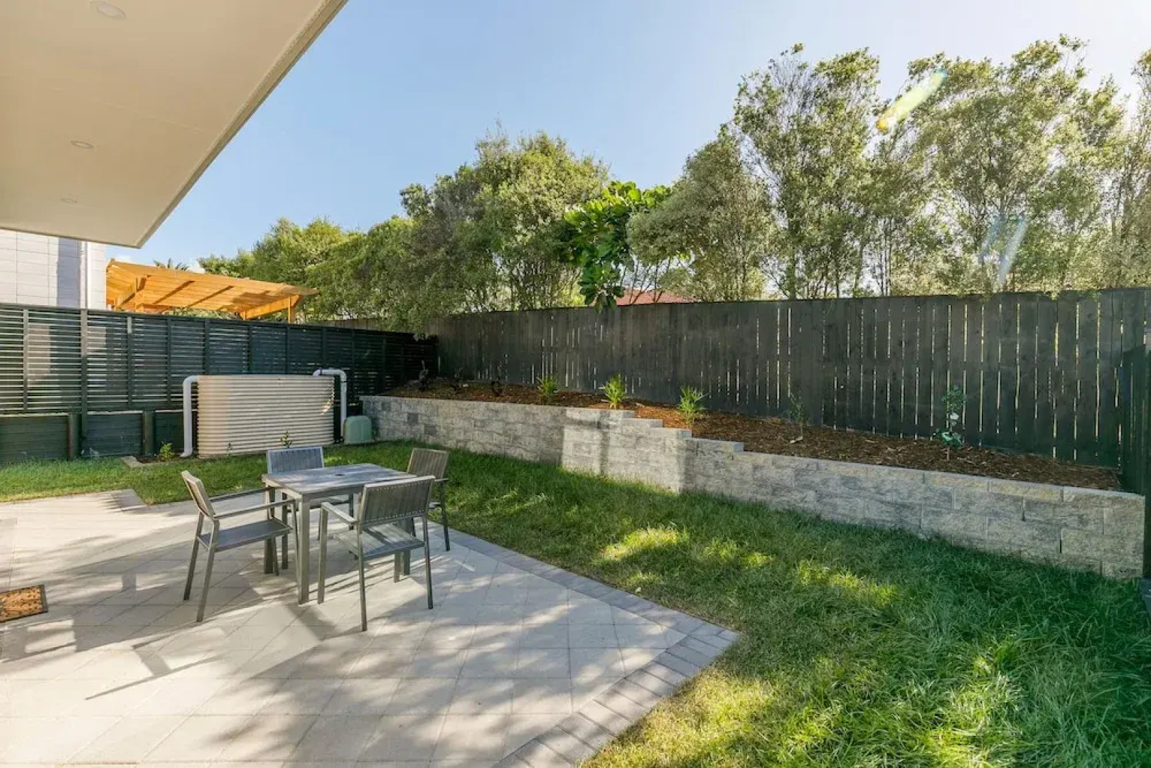 Hero Holiday House L12