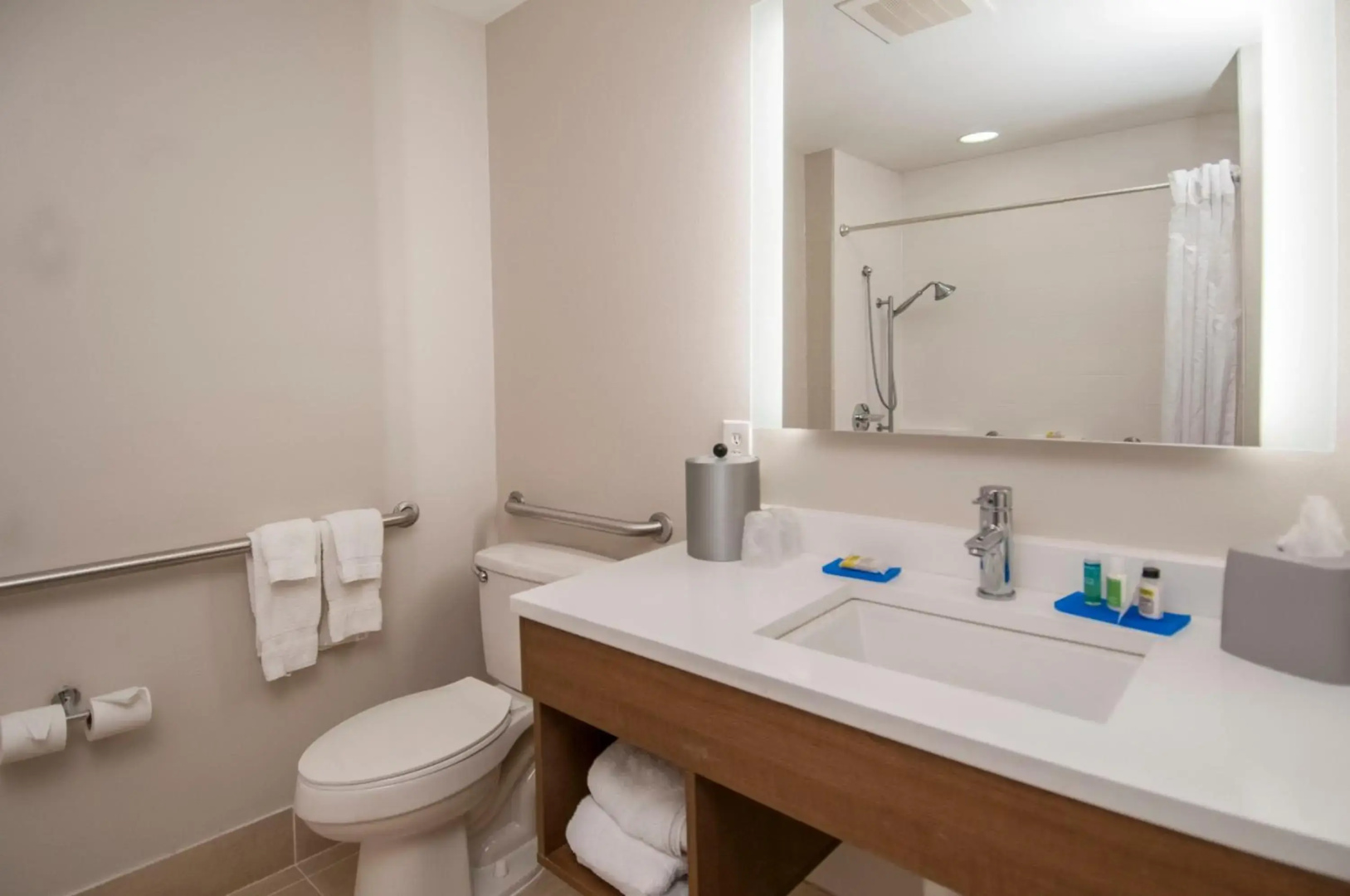 Holiday Inn Express & Suites Ocean Springs by IHG