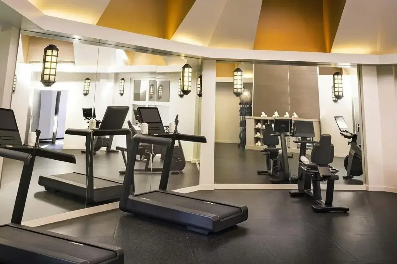 Disney's Hotel New York - The Art of Marvel