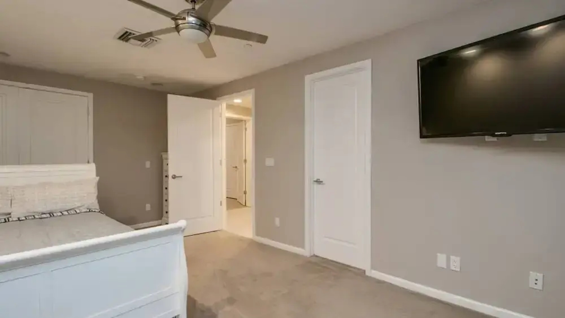 Luxe 4 Bdrm W/pool and Spa on Golf Course Lot!