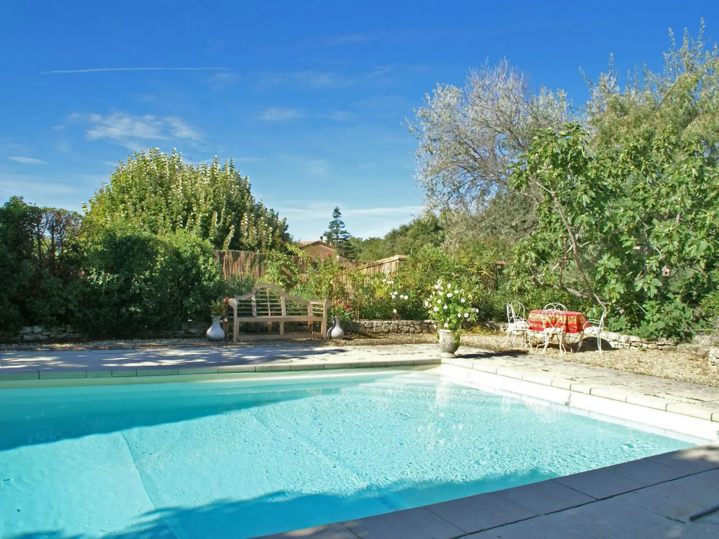 Splendid Villa in Viens With Swimming Pool