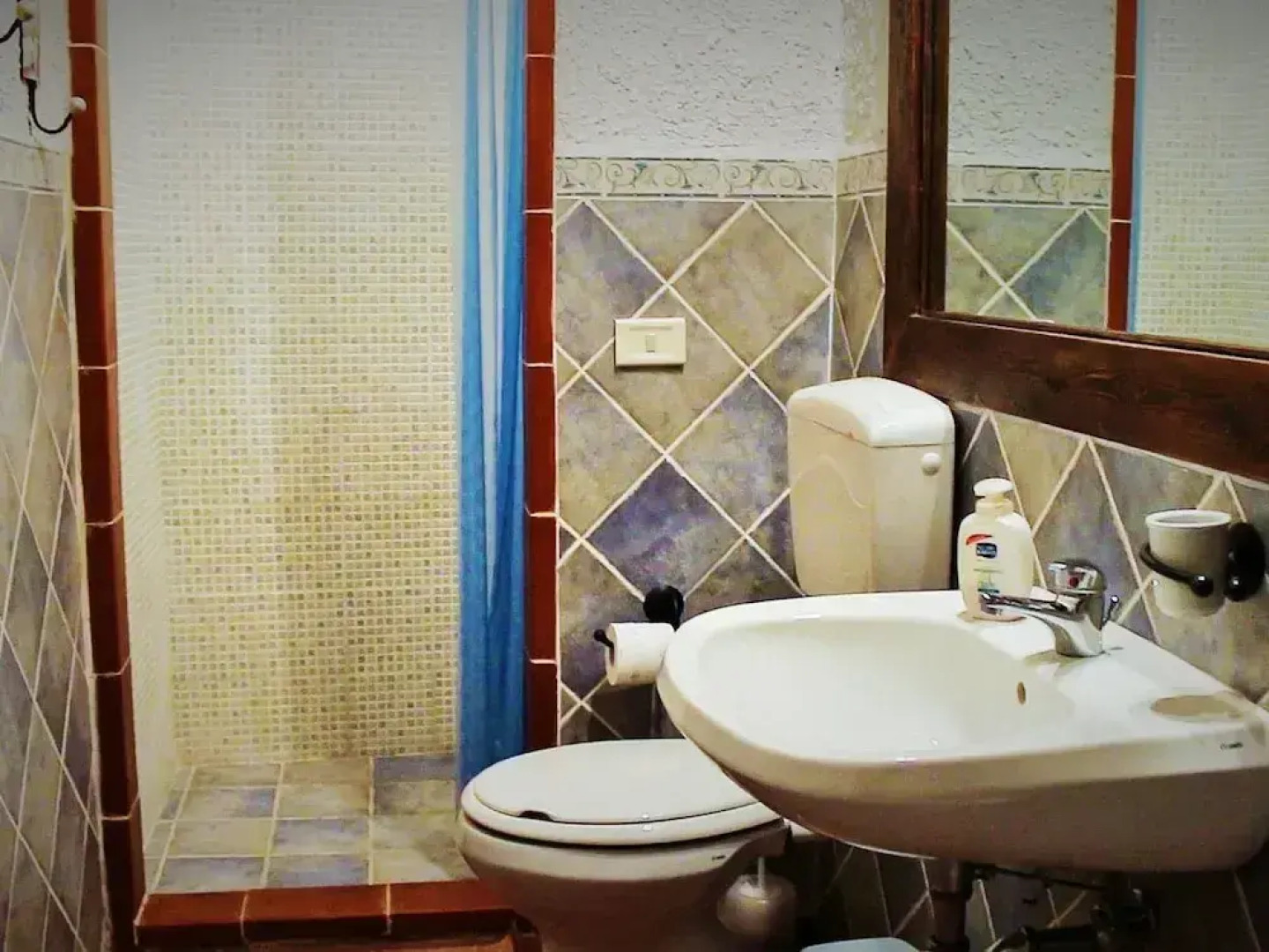 Completely Surrounded by Nature, a Lovely Pool, Sun, Relax!