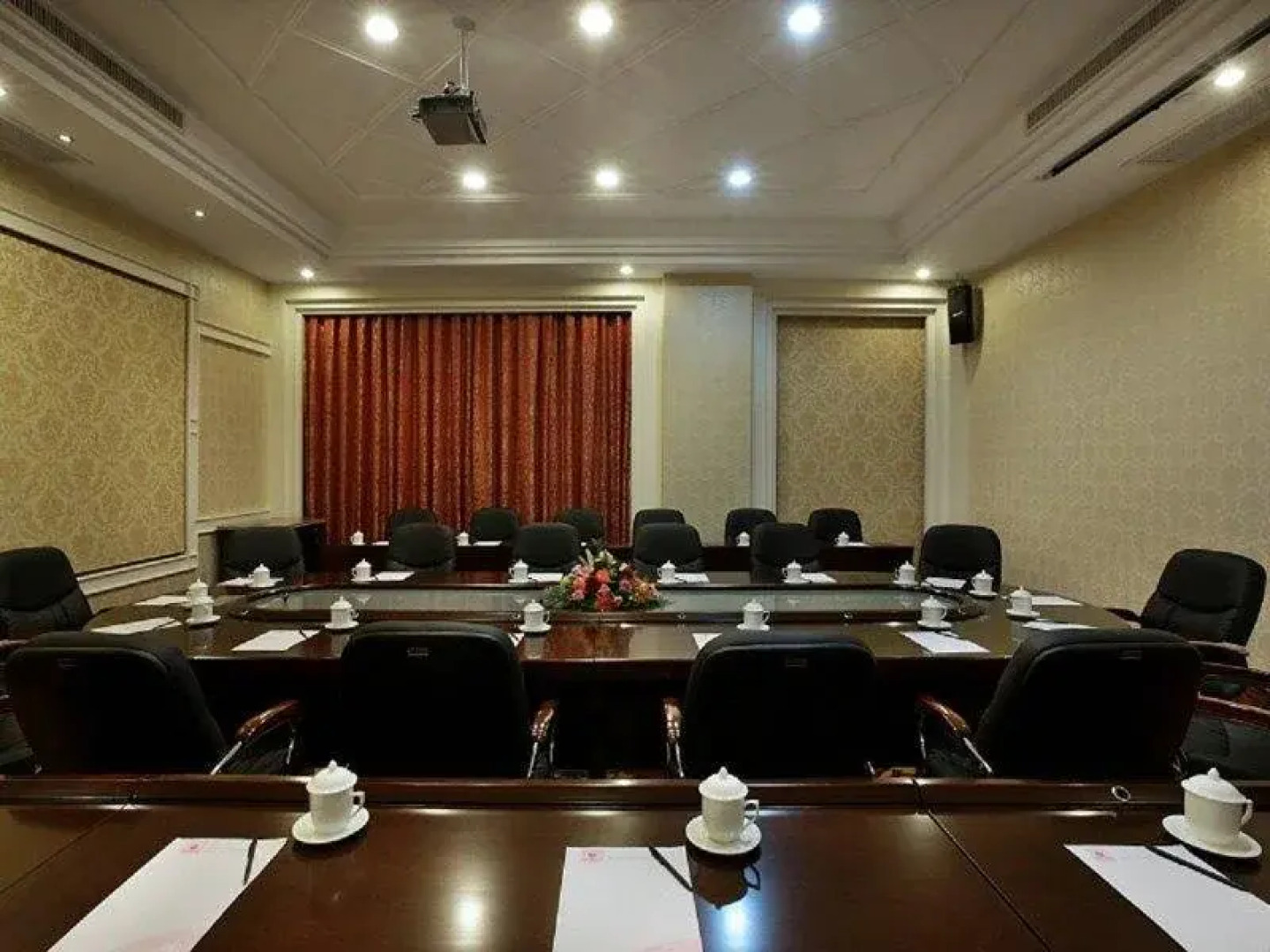 Golden Splendid Hotel Gynn