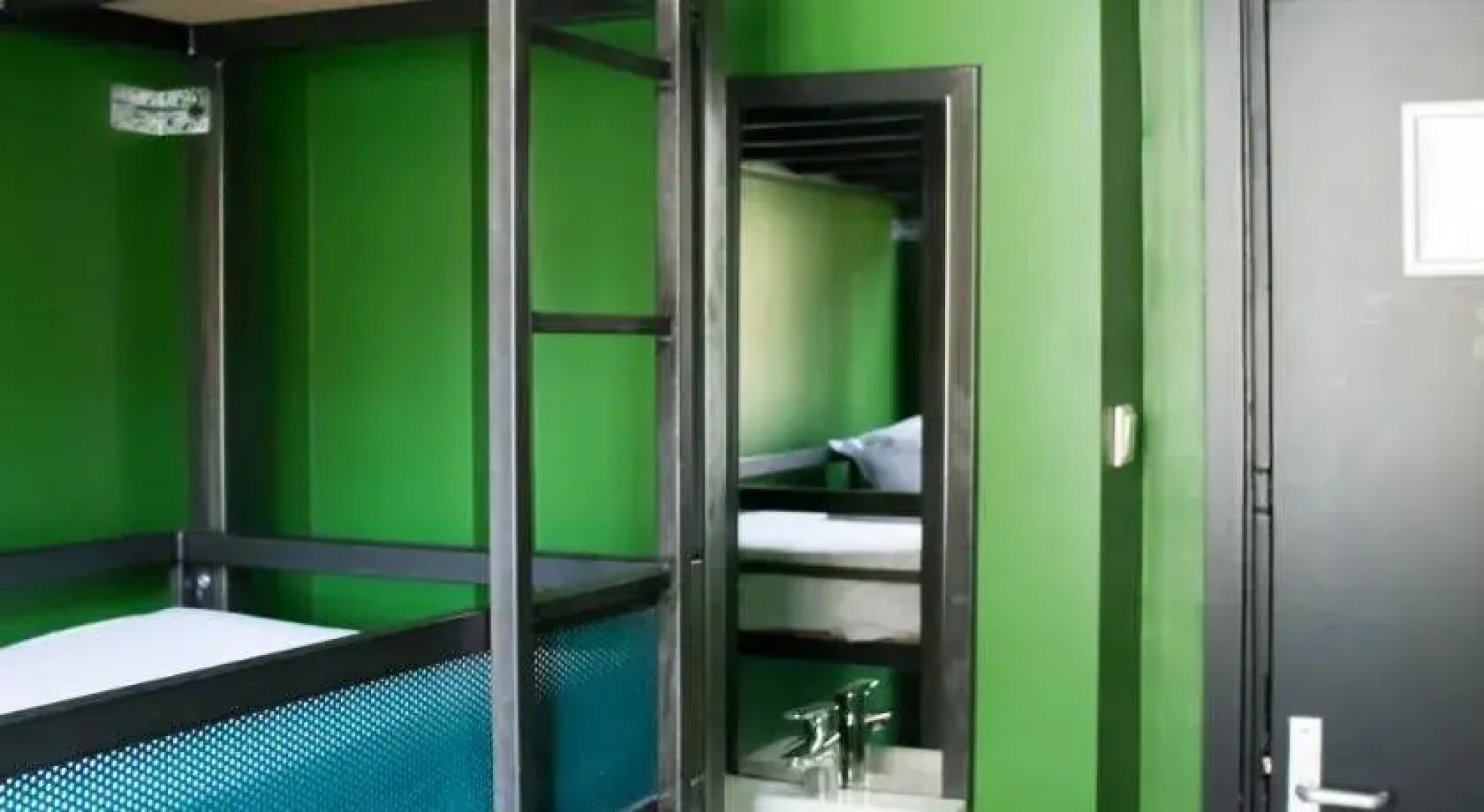 Crossroads Hostel Amsterdam