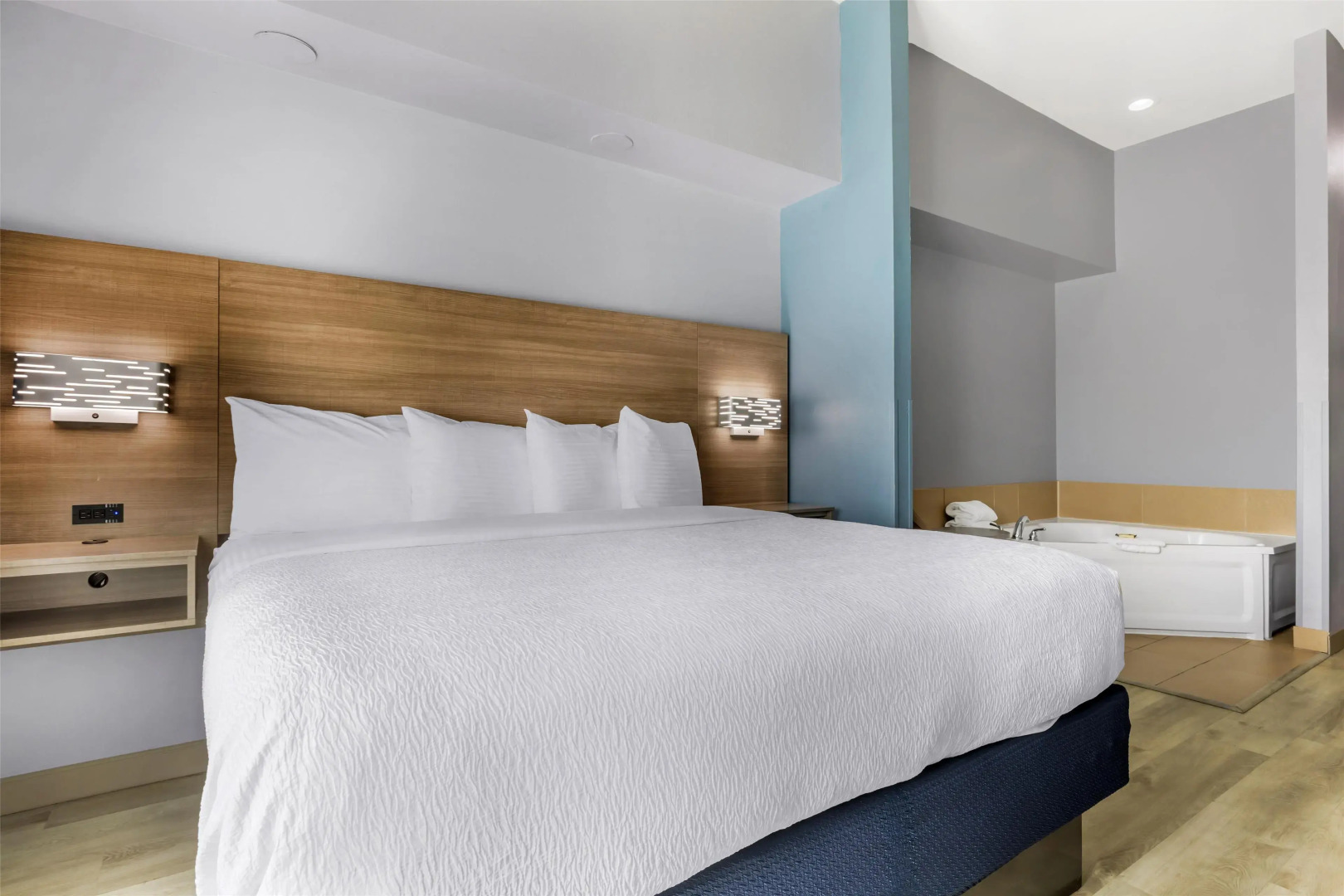 Best Western Plus Fort Worth Forest Hill Inn & Suites