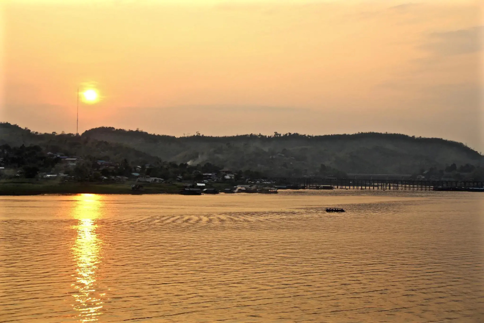 Phornpailin Riverside Resort