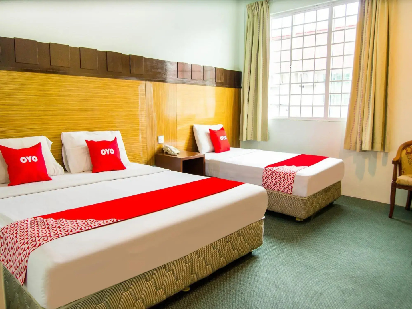 SUPER OYO 89408 Royal Hotel