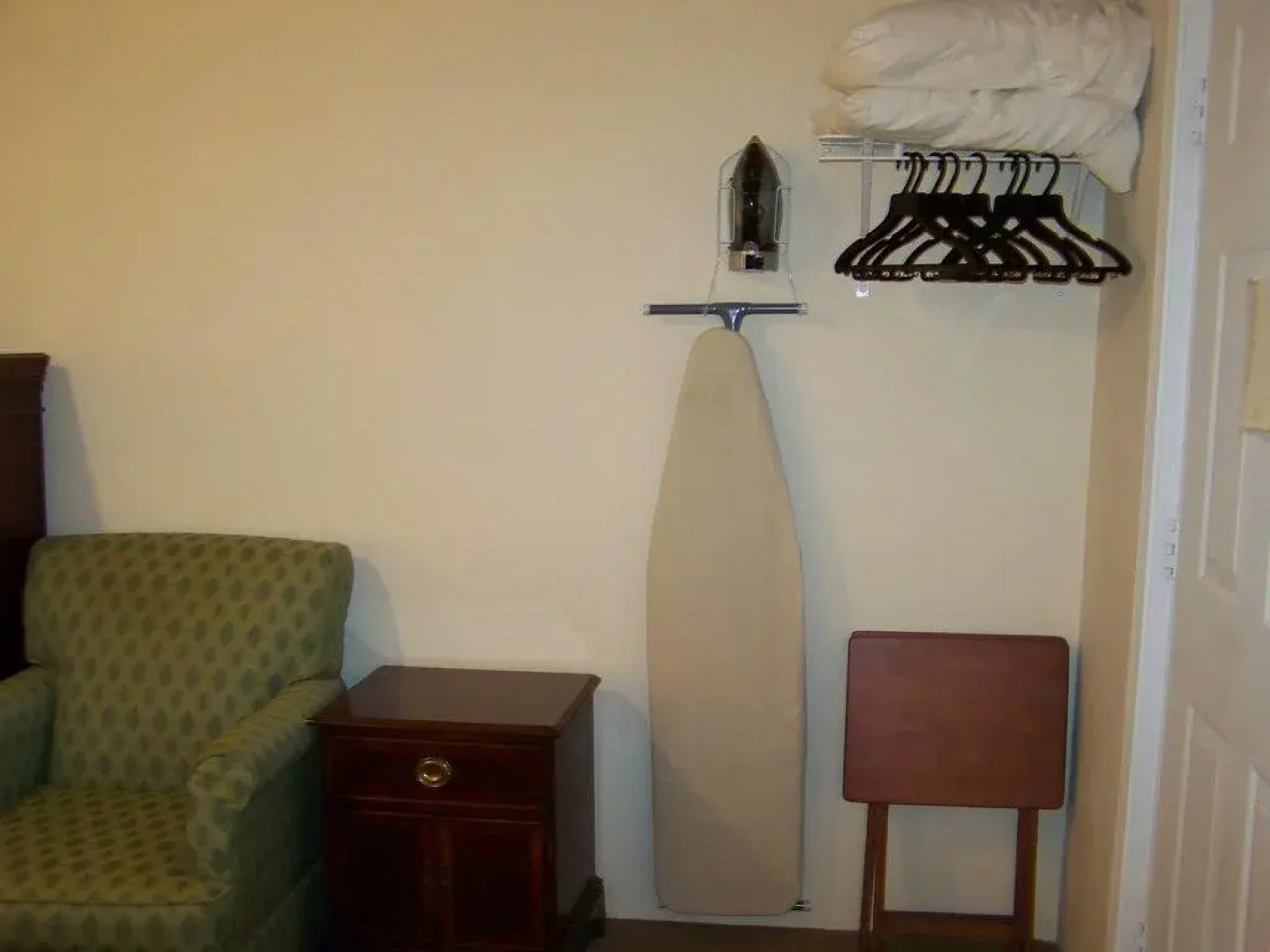 Golden Knight Inn and Suites