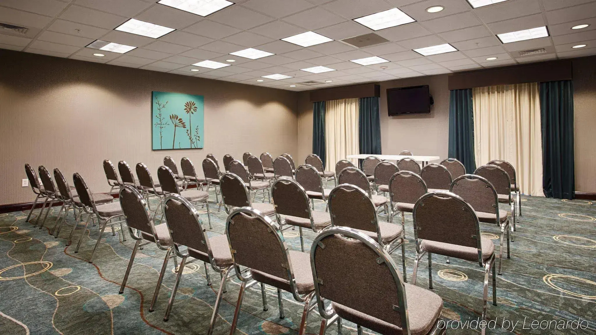 Best Western Plus Chain of Lakes Inn & Suites