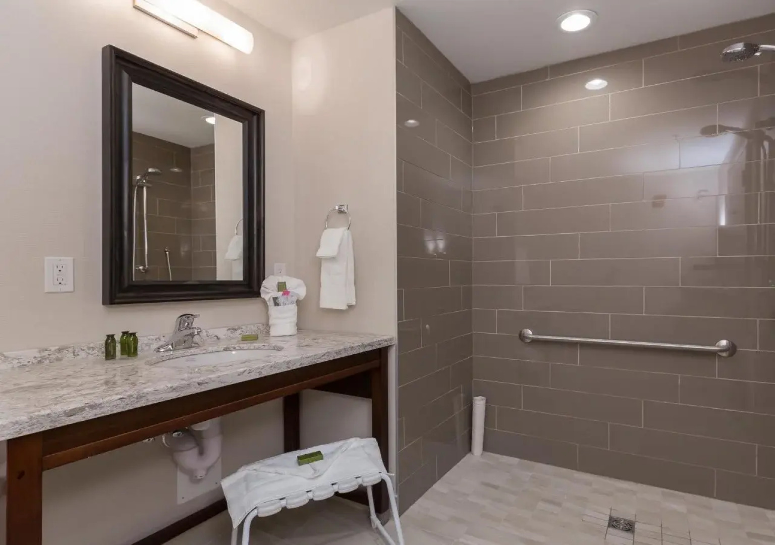 Best Western Plus Chestermere Hotel