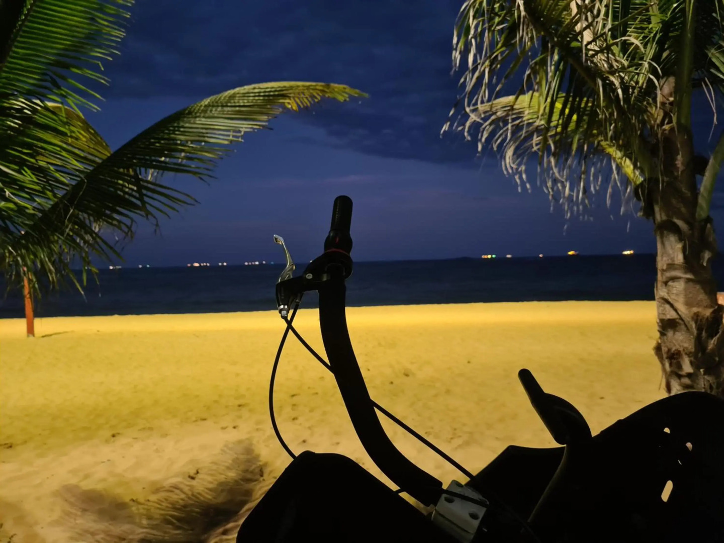 Flat Pasárgada 812, Free Bikes, pé na praia