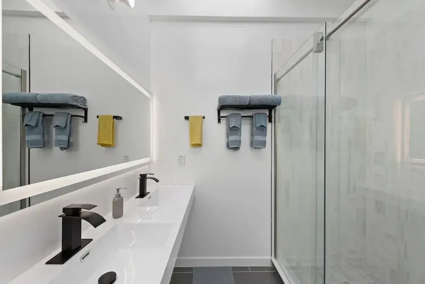 Stylish & Spacious Retreat in Downtown Bellevue