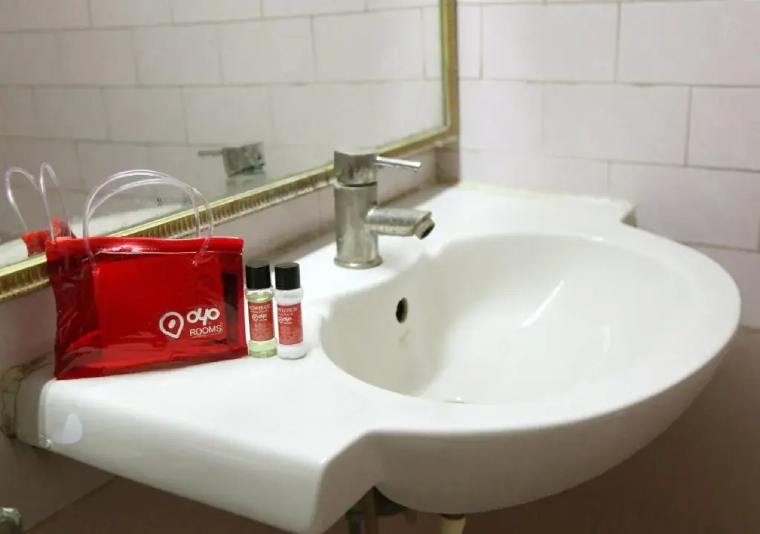 OYO Rooms Mumfordganj Abkari Chauraha