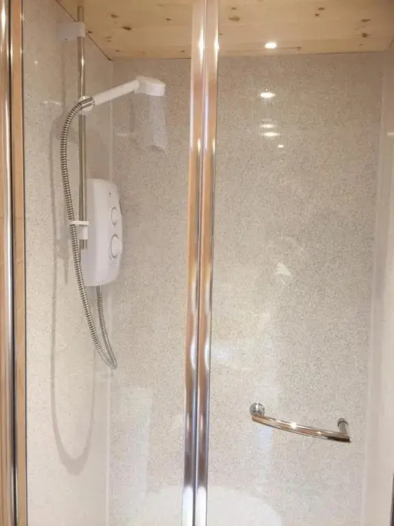 Romantic Getaway Luxury Wooden Cabin with Private Hot Tub And Bbq