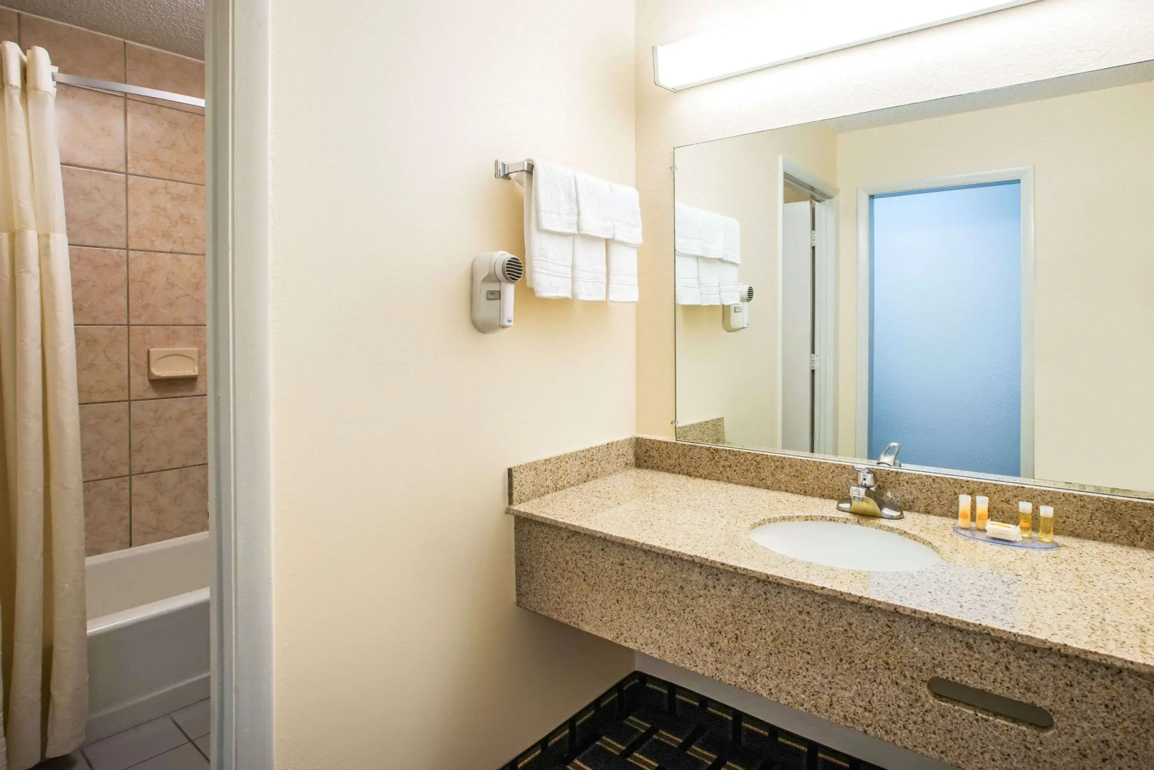 Days Inn by Wyndham Roanoke/Hollins Near I-81