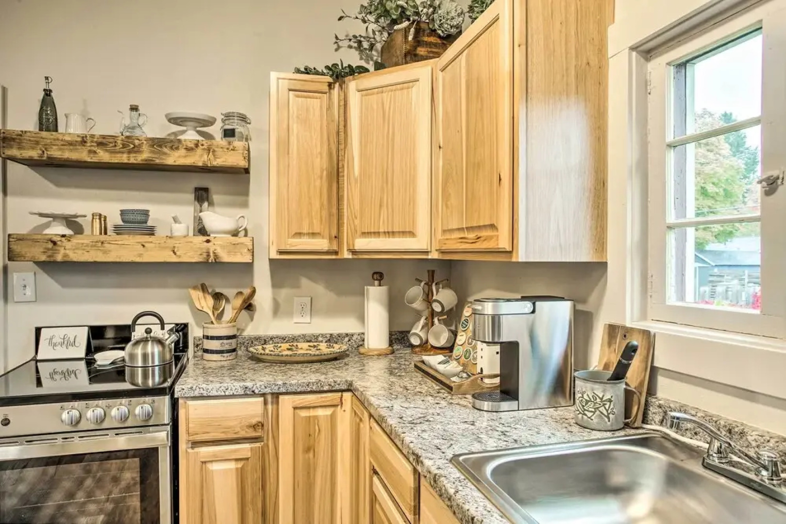 High-end & Homey Family Abode: Walk Downtown!