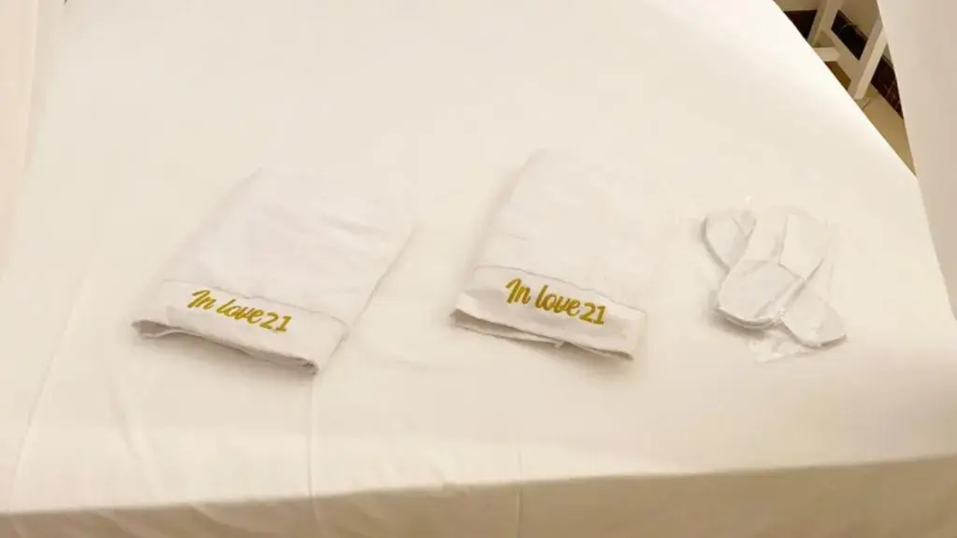 Suite in Love 21 by Zoom in Earth (Adults Only)