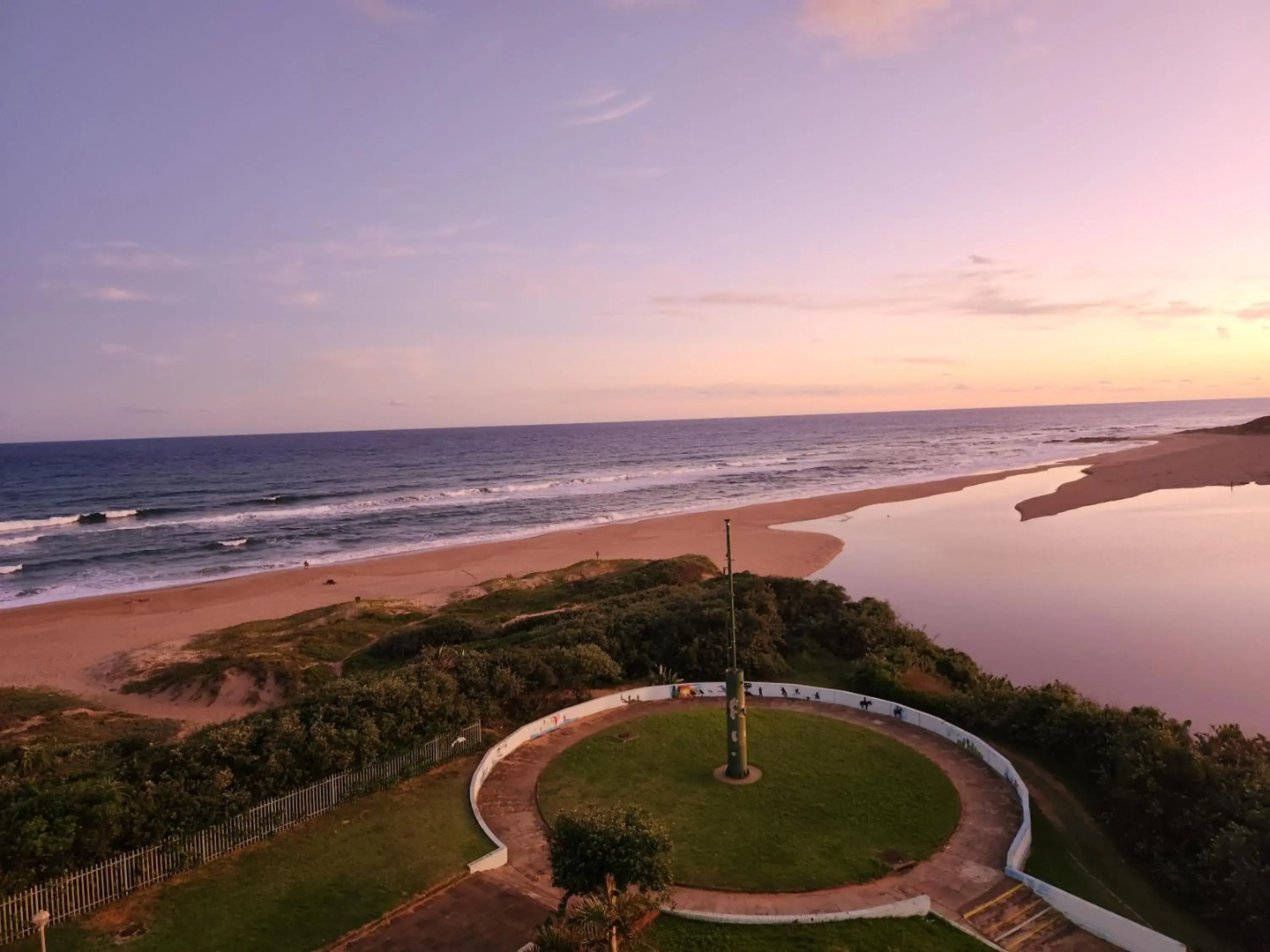 Beachside 3 bed apartment with stunning seaviews