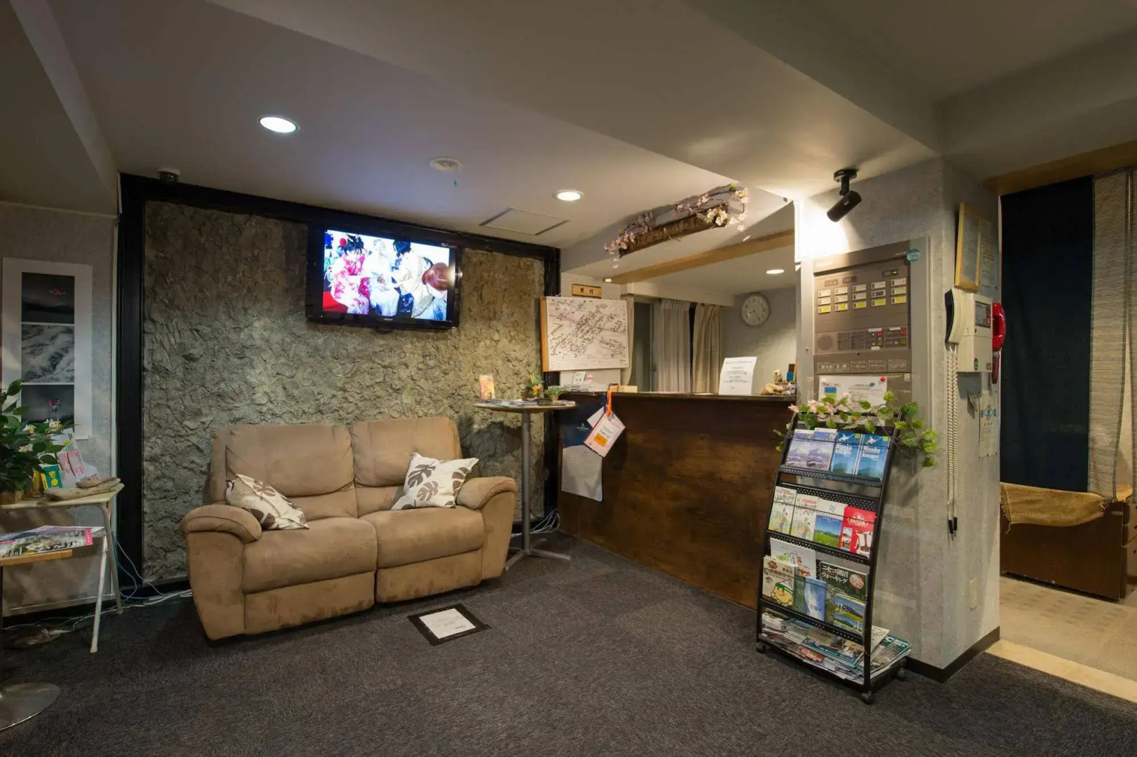 Owashi Lodge - Hostel
