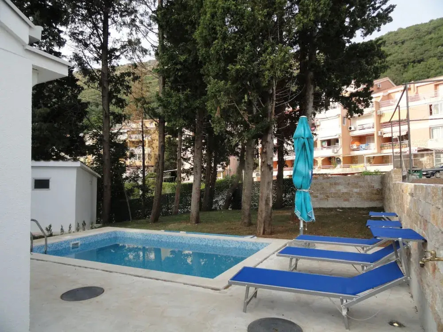 Petrovac Holiday House with pool