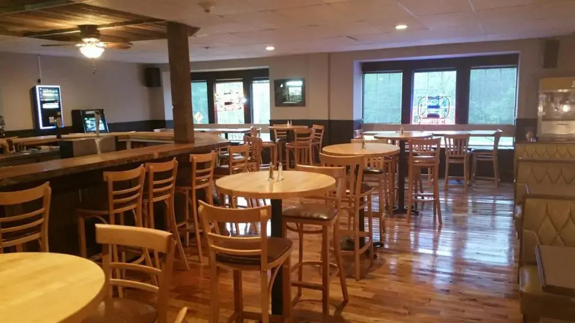 Coach Stop Inn & Tavern