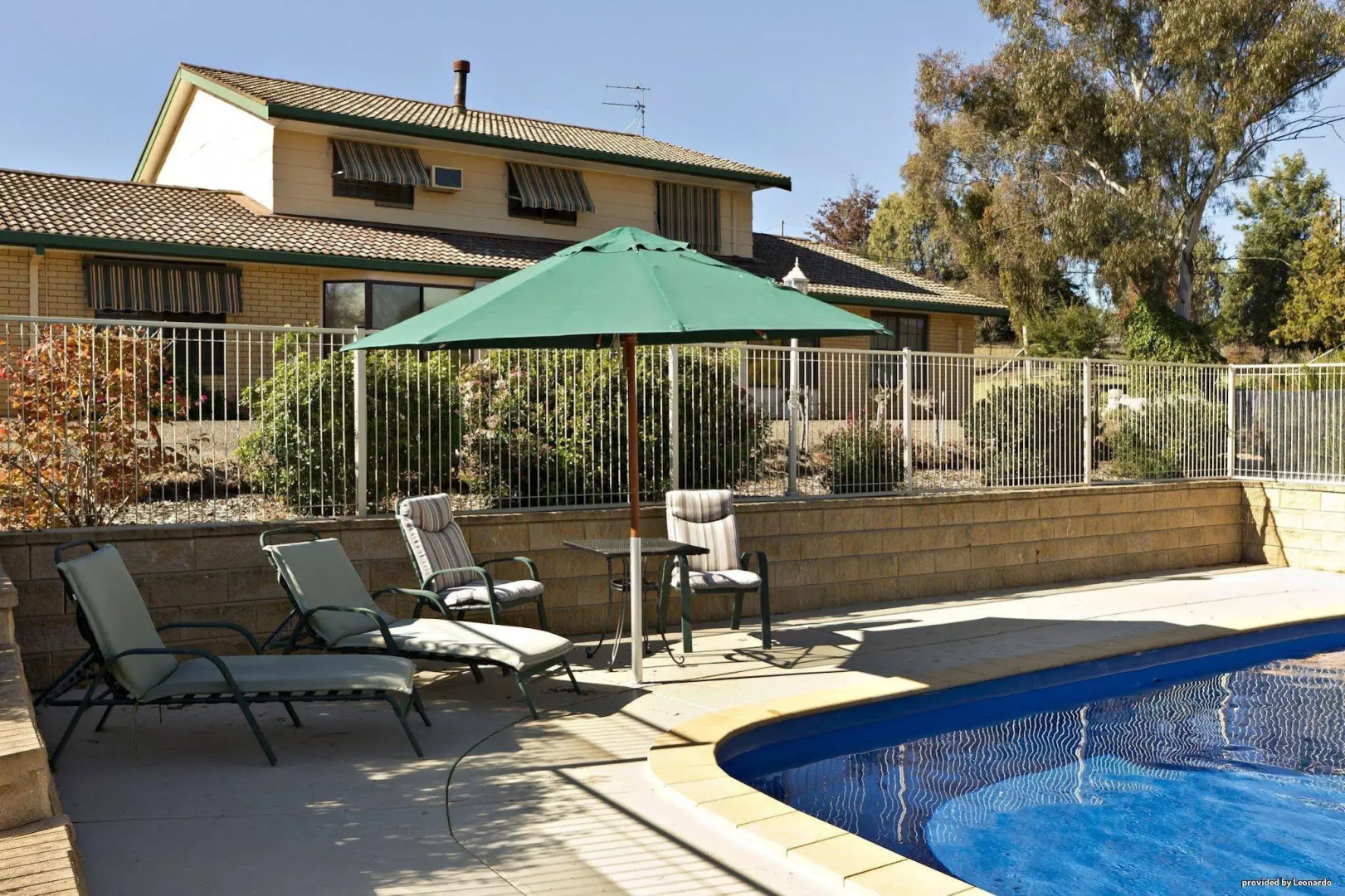 Hilltops Retreat Motor Inn