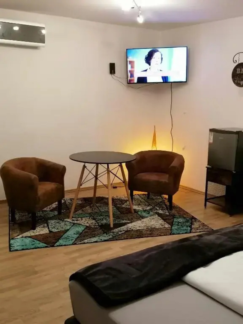 1 Person - Single - Appartement -Zentral gelegen in Leverkusen Wiesdorf - Friedrich Ebert Platz 5a , 4te Etage mit Aufzug-und mit Balkon