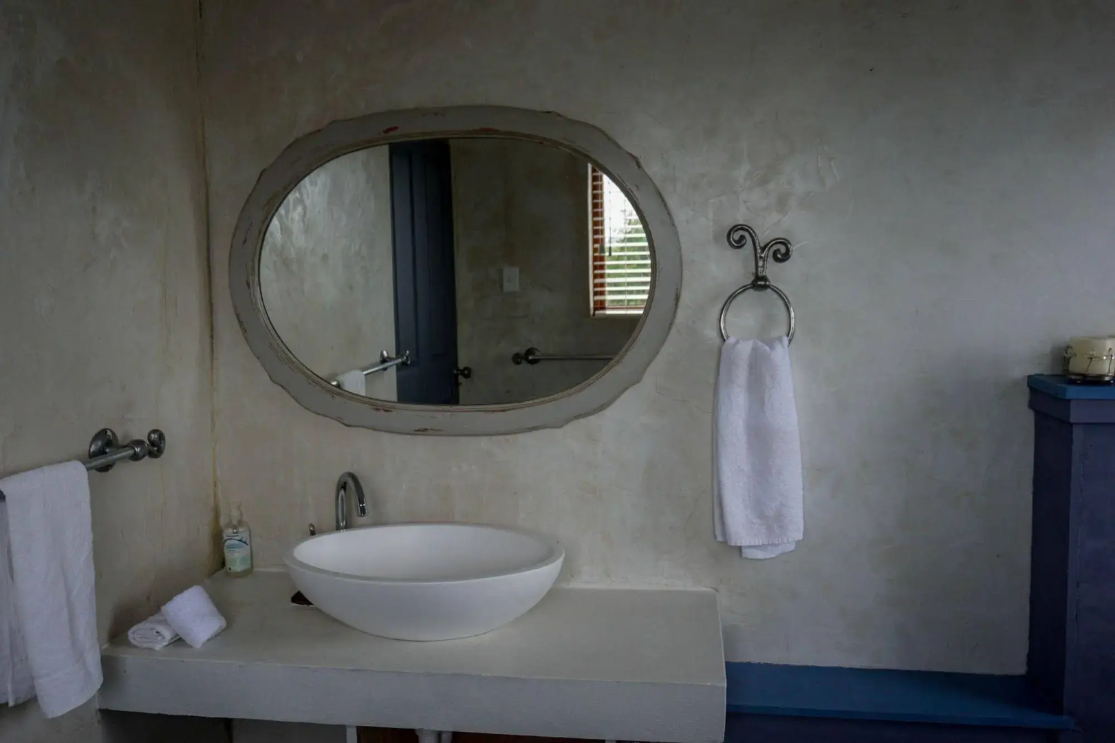 A Hilltop Country Retreat