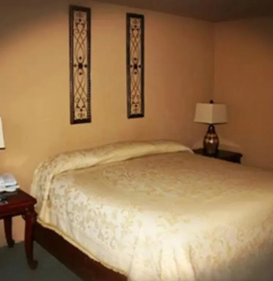 Wagon Wheel Hotel and RV Park