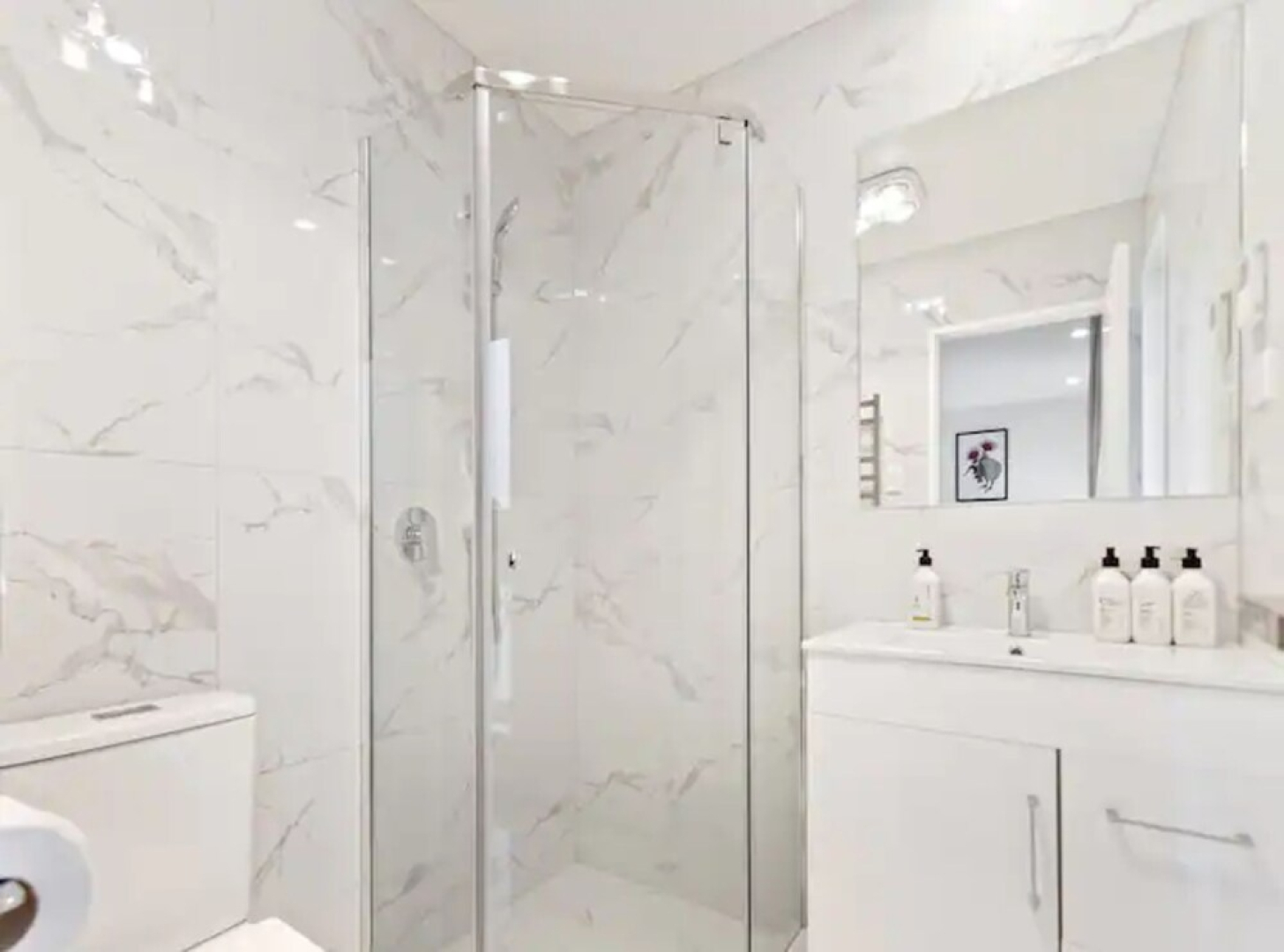 Cheerful Three Bedroom Townhouse With Parking