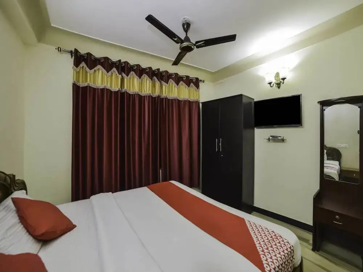 OYO 28641 Vijaya Deepa Guest House