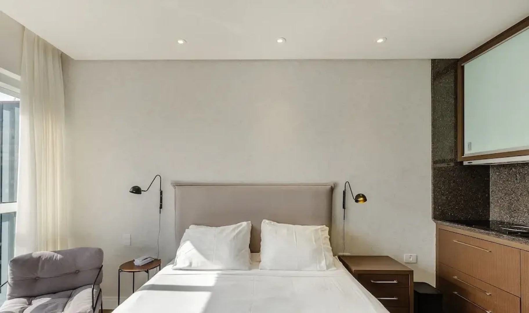 Studio in Condominium With Pool and Gym Nwc1510