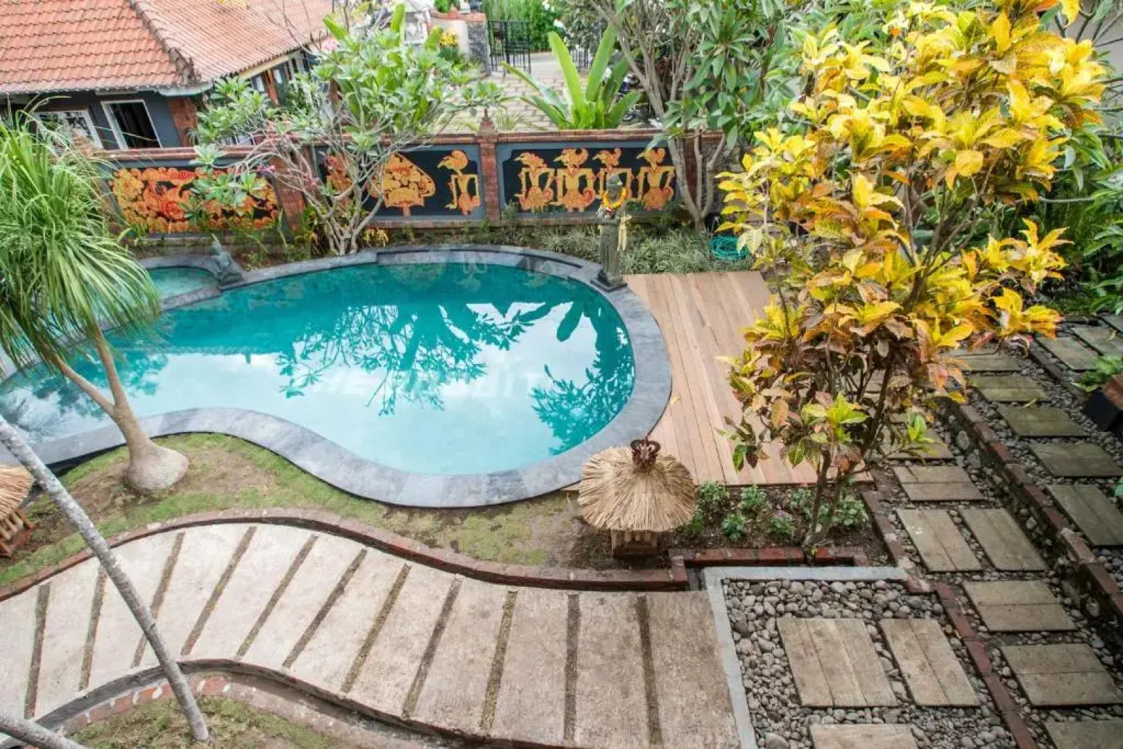 Hobbit's House Homestay